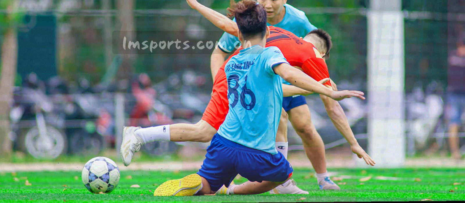 手机、平板与桌面端显示同一赛程系统的抽象组合